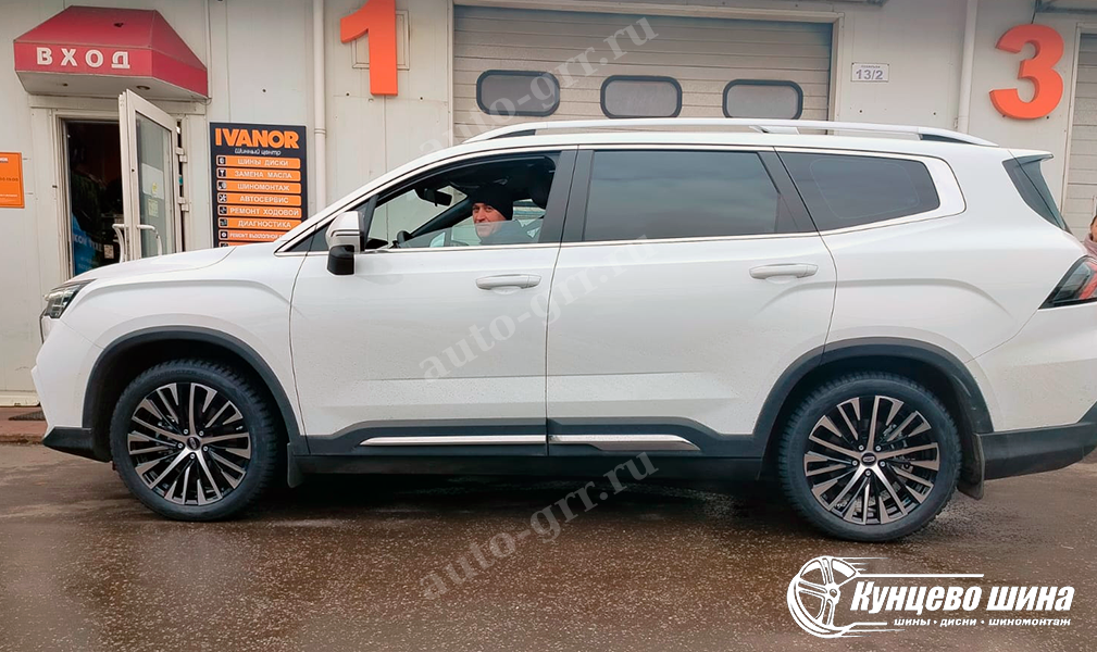 KoKo Kuture GXRF176 + Ikon Tyres Character Ice 8 + Geely Okavango. 