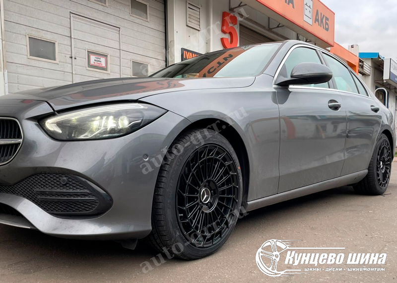 KoKo Kuture YF0359 + Roadstone NFERA SU1 + Mercedes CLS Class. 